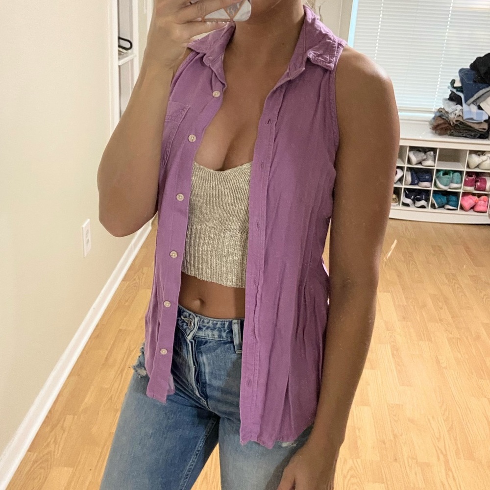 Sleeveless button down top